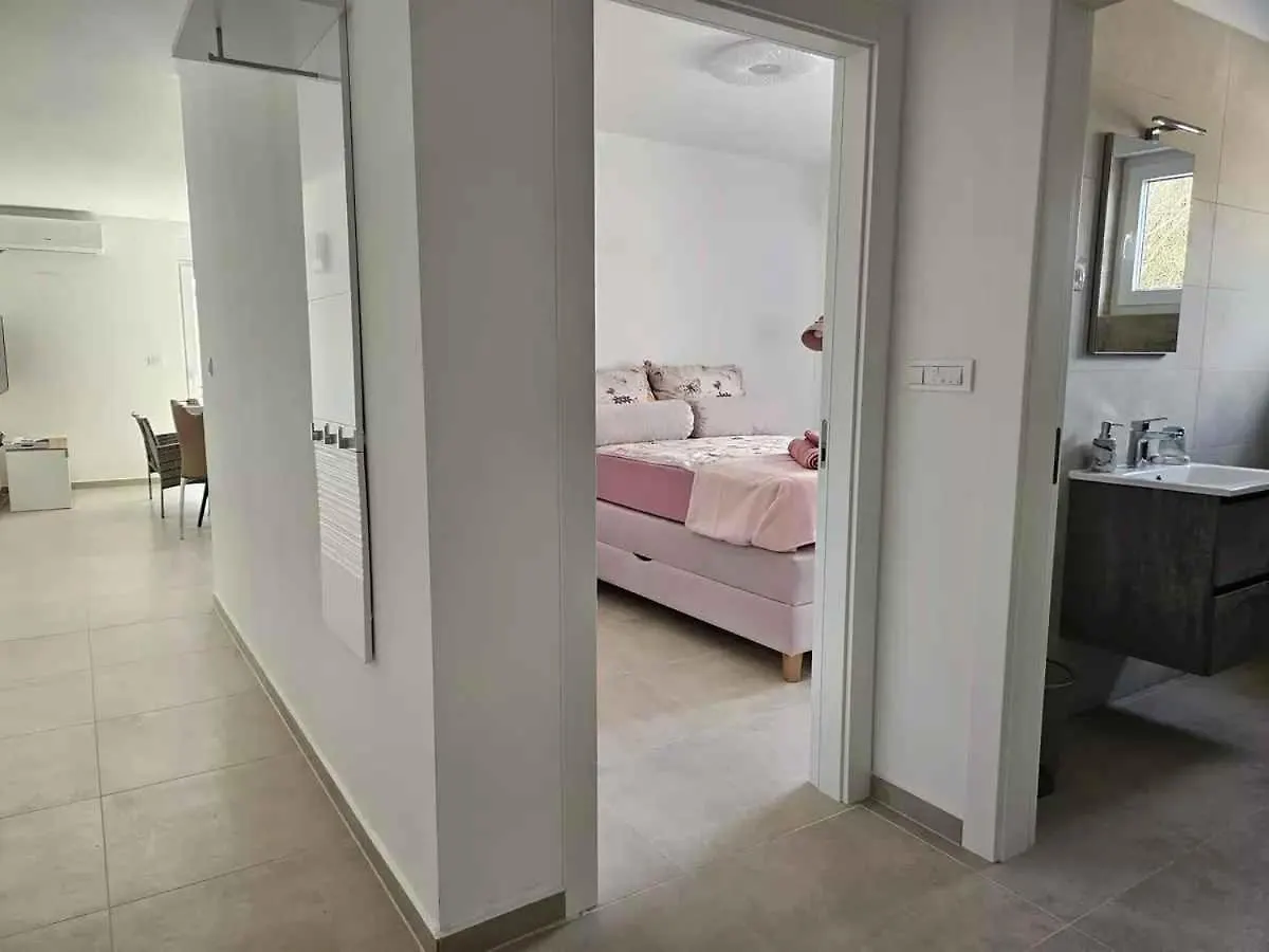 Apartment In Dramalj 49873